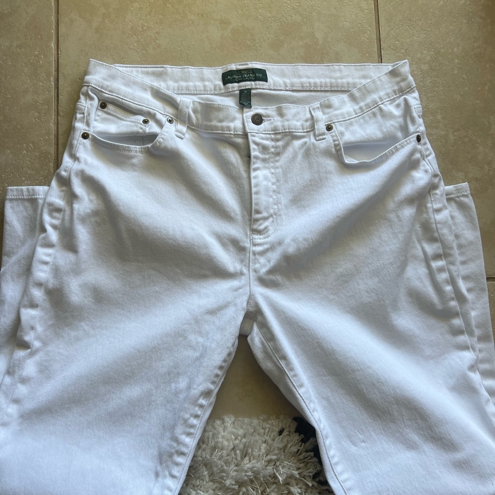 EUC! Gently worn Lauren Ralph Lauren Classic Straight Womens jeans. Size 16